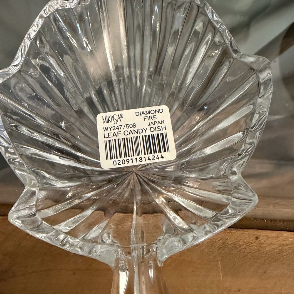 Mikasa Diamond Fire Leaf Candy Dish. NWOT.